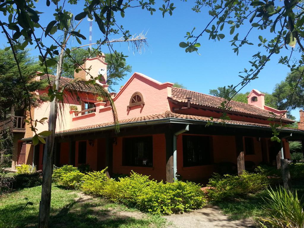 Las Curiosas Hotel Avia Terai Exterior photo